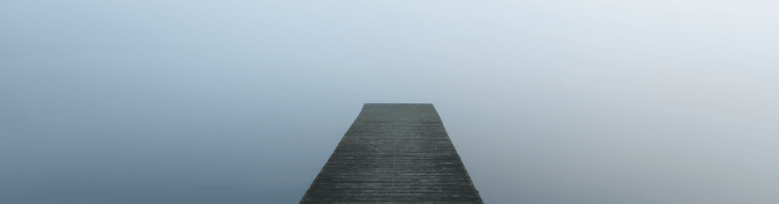 Un pont qui mène vers le vide.